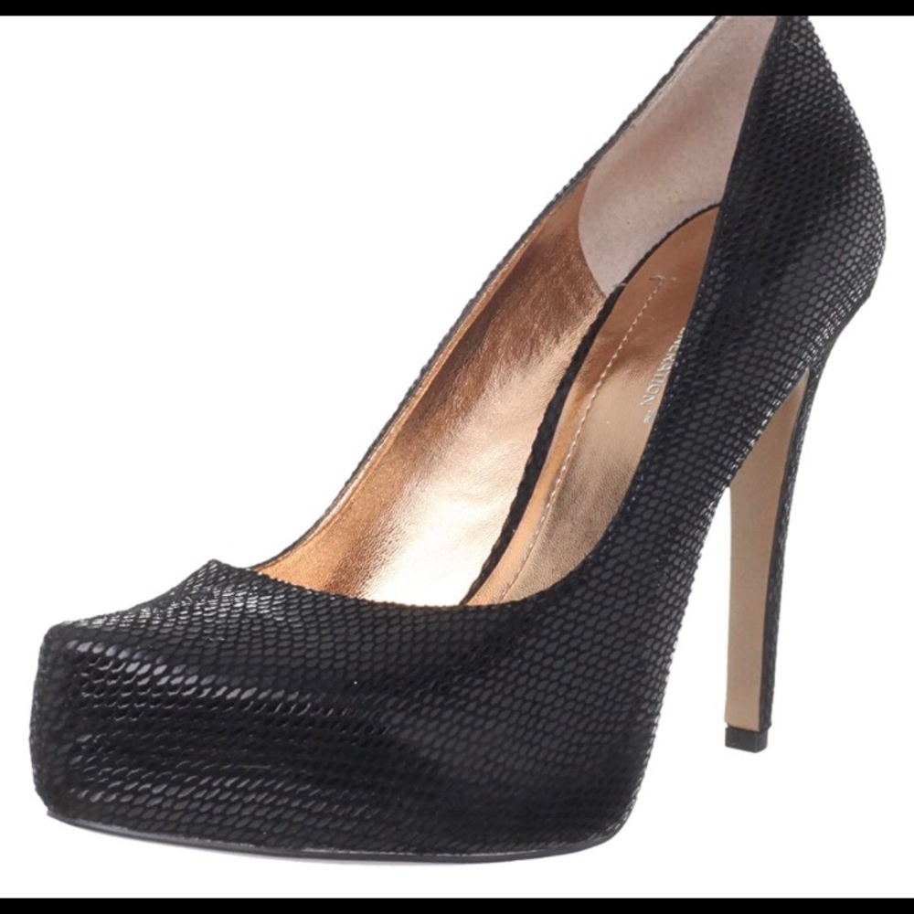 BCBG Black /Sandalwood Snake 4 1/2” Pump Size 7